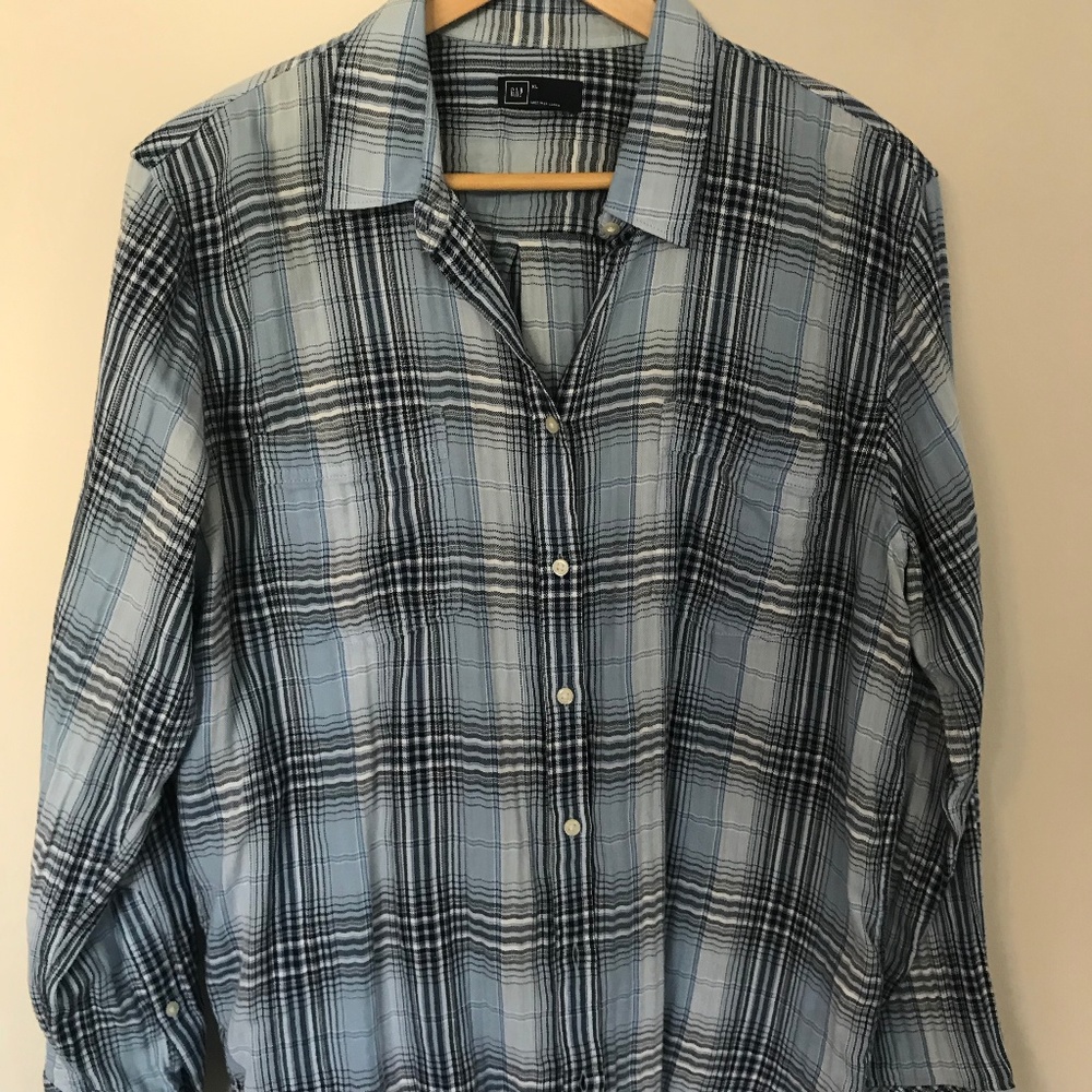 GAP blue/black/white plaid button-down flannel